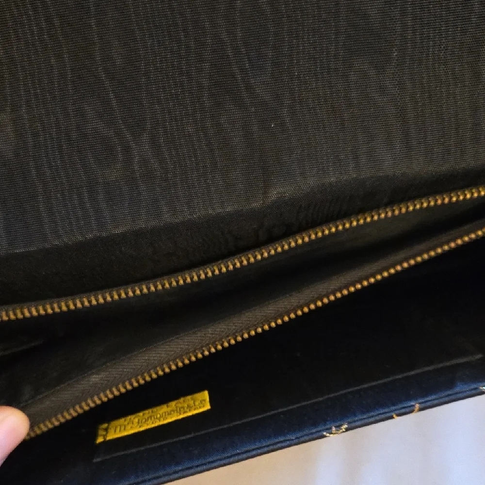 Black and Gold Metallic Floral Embroidered Brocade Clutch - Picture 5 of 6